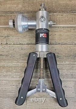 Ametek T-975 Pneumatic Hand Pump, -27 inHg to 580 psi -91 bar to 40 bar