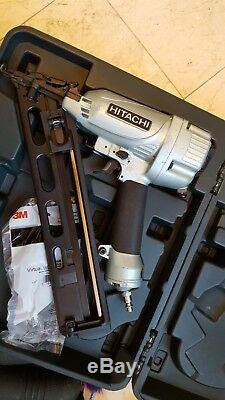 Hitachi 15 gauge angle Finish nailer NT65MA4 nail gun with air duster & case