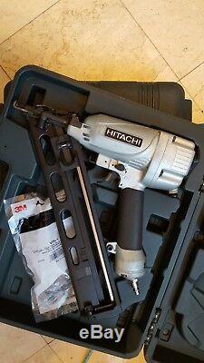 Hitachi 15 gauge angle Finish nailer NT65MA4 nail gun with air duster & case