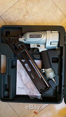 Hitachi 15 gauge angle Finish nailer NT65MA4 nail gun with air duster & case